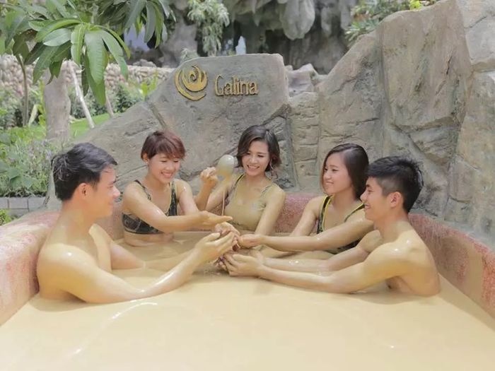 Tắm bùn khoáng nổi tiếng ở Nha Trang