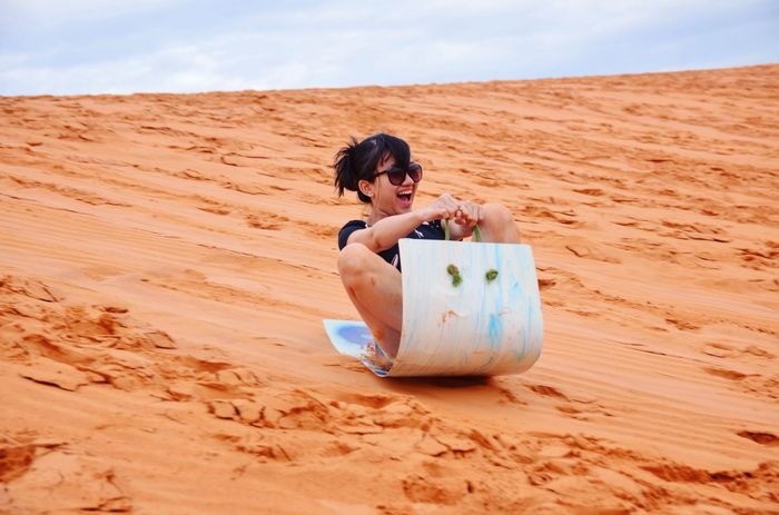 Trượt cát ở đồi cát bay