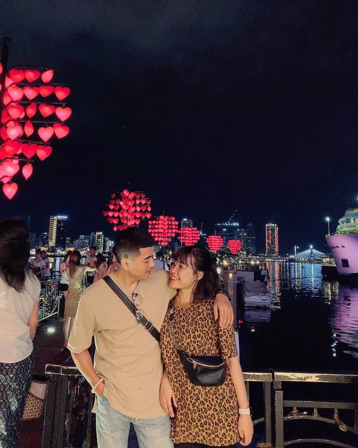 Cầu Tình Yêu Đà Nẵng là vị trí khá đẹp để xem bắn pháo hoa