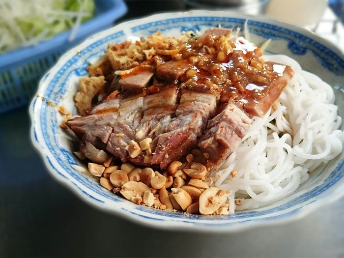 Đặc sản bún mắm nêm Đà Nẵng đậm đà, khó quên