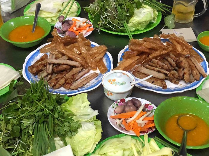 Nem nướng Ninh Hòa ăn một lần nhớ đời