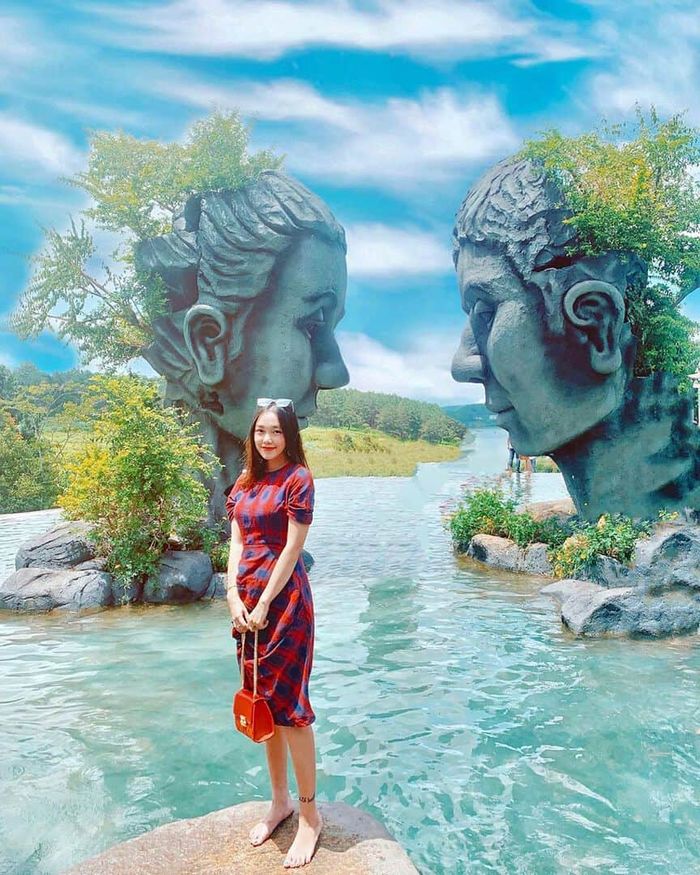 Hồ vô cực trong đường hầm đất sét