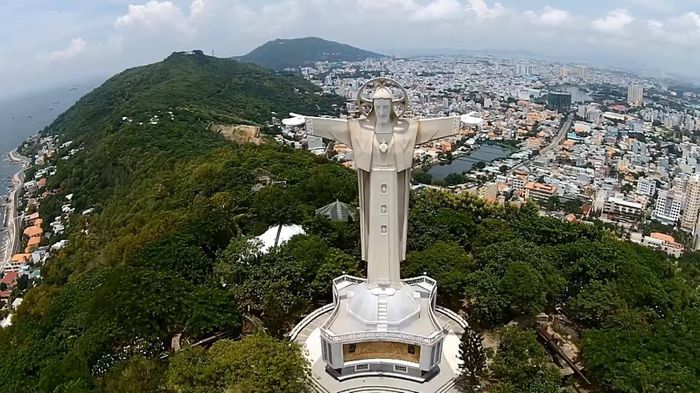Tượng Chúa Kito Vua - Một trong những biểu tượng của Vũng Tàu