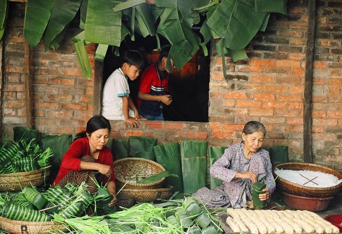 ngay-tet-cung-goi-banh-tet