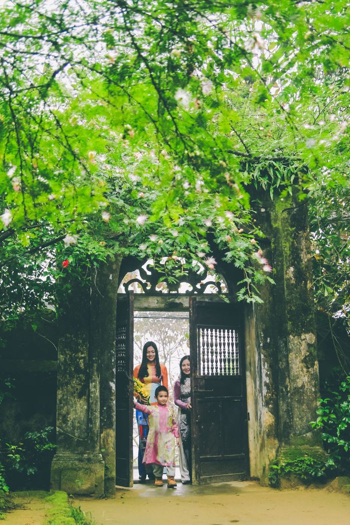 Xông đất dầu năm