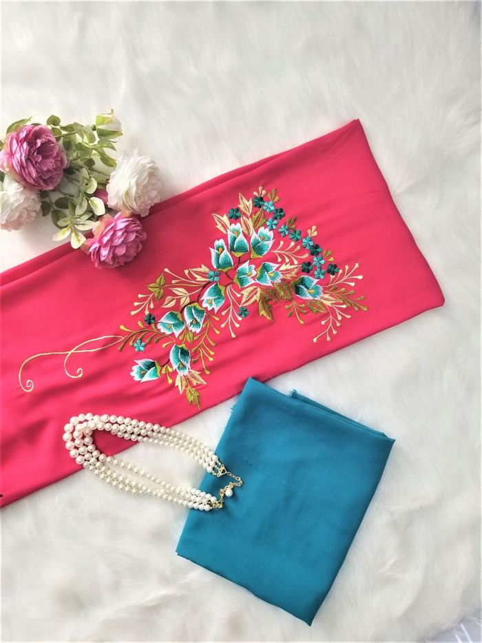20-11-tang-gi-cho-co-giao-vai-ao-dai