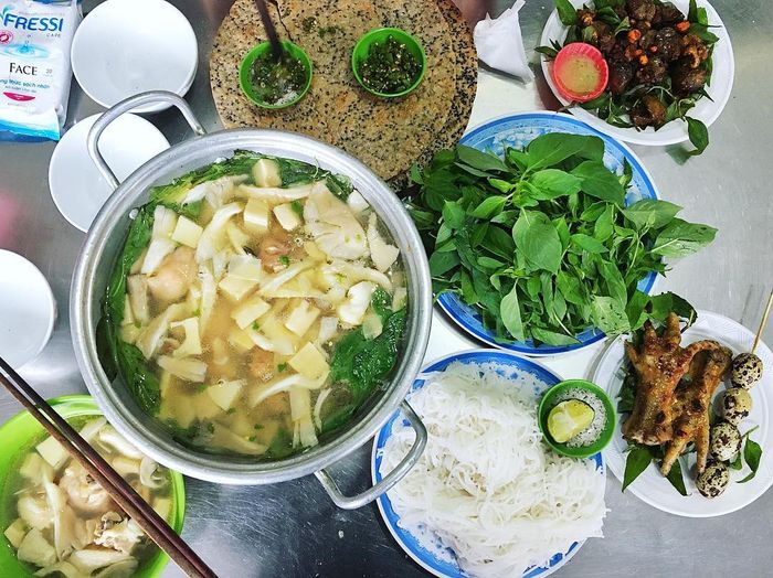 Lẩu gà lá é Đà Lạt
