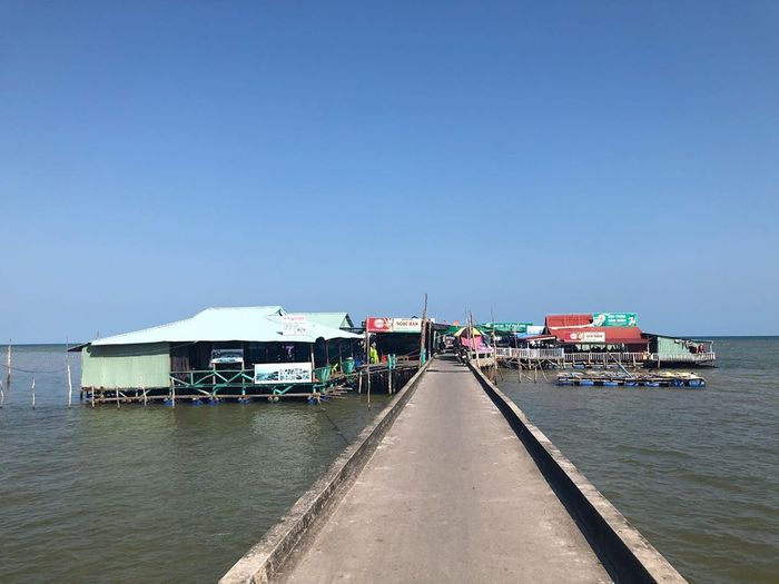 Tham quan Làng chài Hàm Ninh