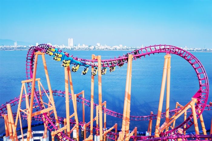 Trò tàu lượn siêu tốc tại Asia Park