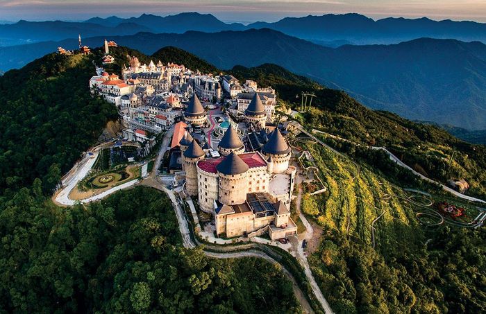 Mời bạn thử trải nghiệm đi cáp treo đến thiên đường sống ảo Bà Nà Hills