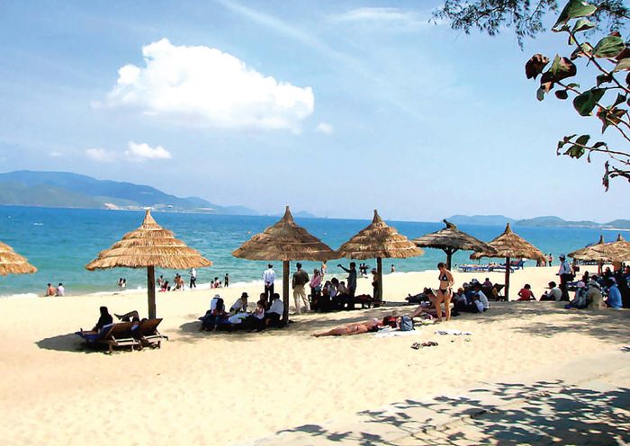 xuan-thieu-beach