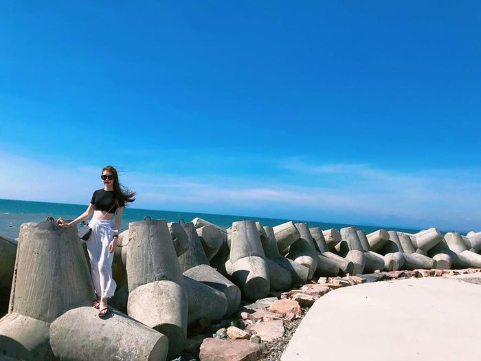 du-lich-phan-thiet-thang-12-ban-tre-check-in-tai-bai-da-ong-dia