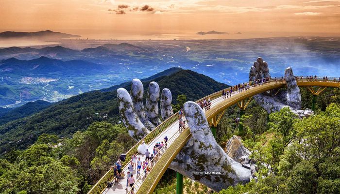 Chiếc cầu Vàng với lối kiến trúc độc đáo