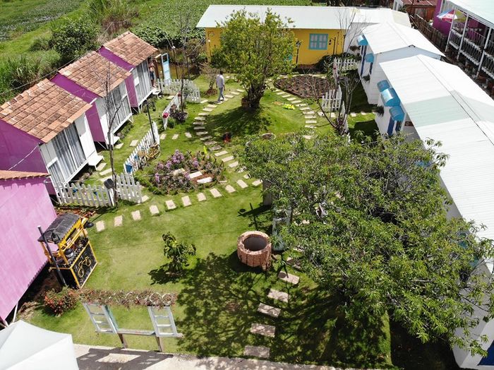 khung-canh-thi-tran-nho-somestay-da-lat