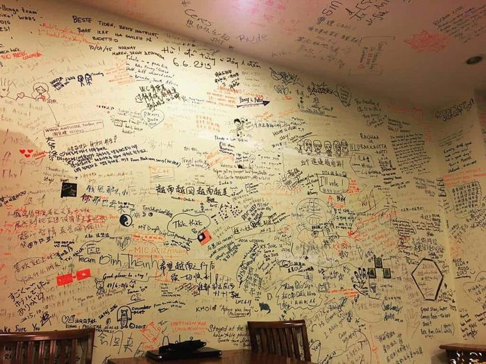 buc-tuong-tabalo-hostel-nha-trang