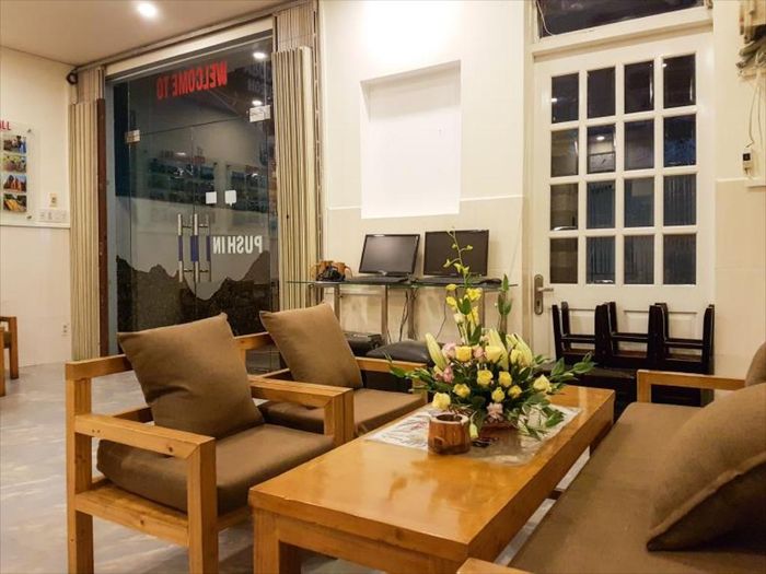 sanh-cho-ackpack-abode-hostel-nha-trang