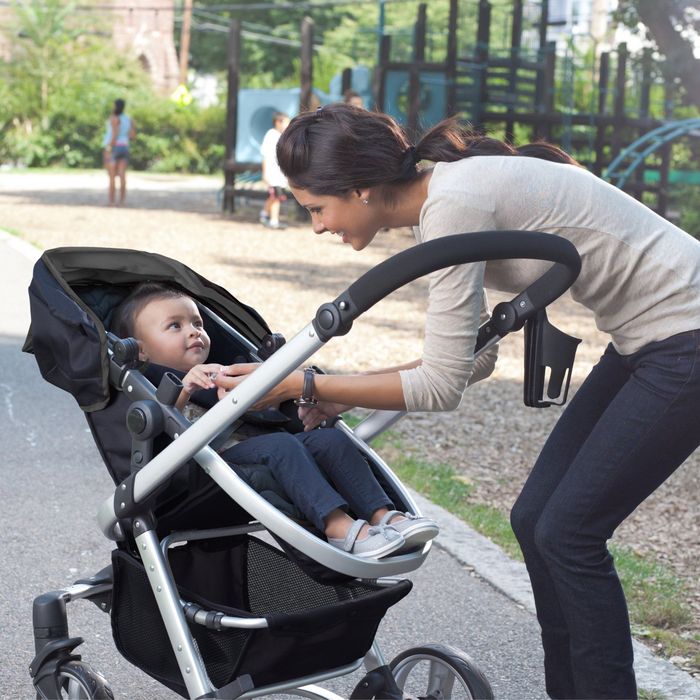Chuẩn bị xe đẩy cho bé khi đi du lịch