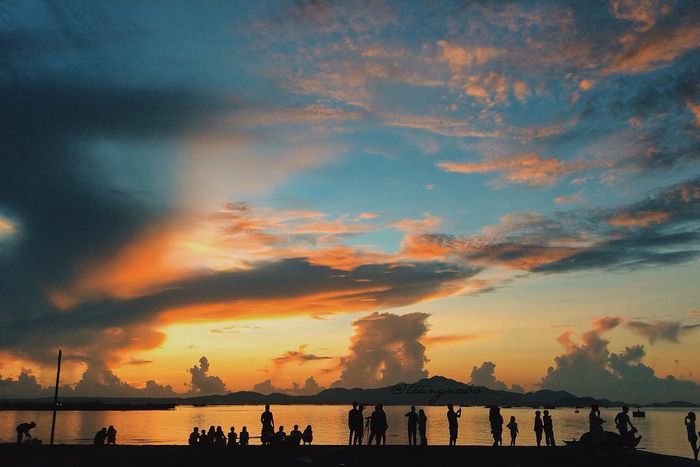 Khung cảnh bình minh trên biển ấm áp
