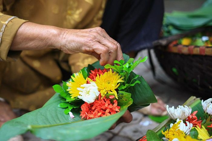 huong-hoa-trong-mam-cung-tet-han-thuc