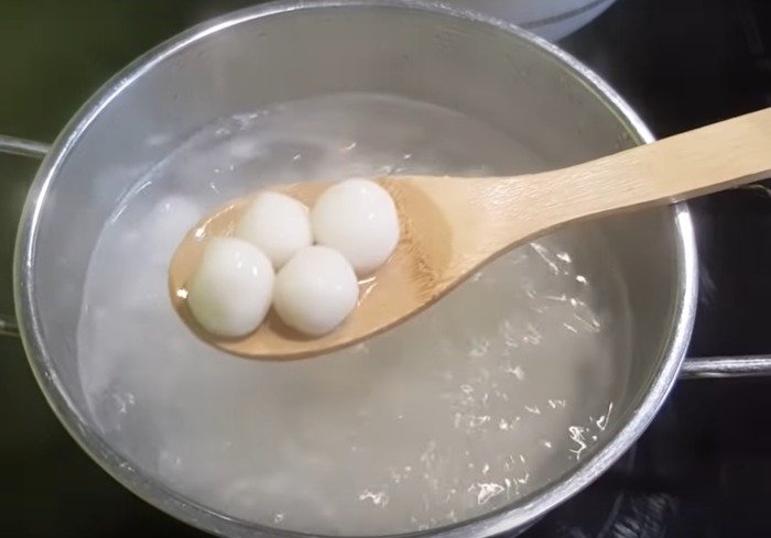 cach-luon-banh-troi-tet-han-thuc