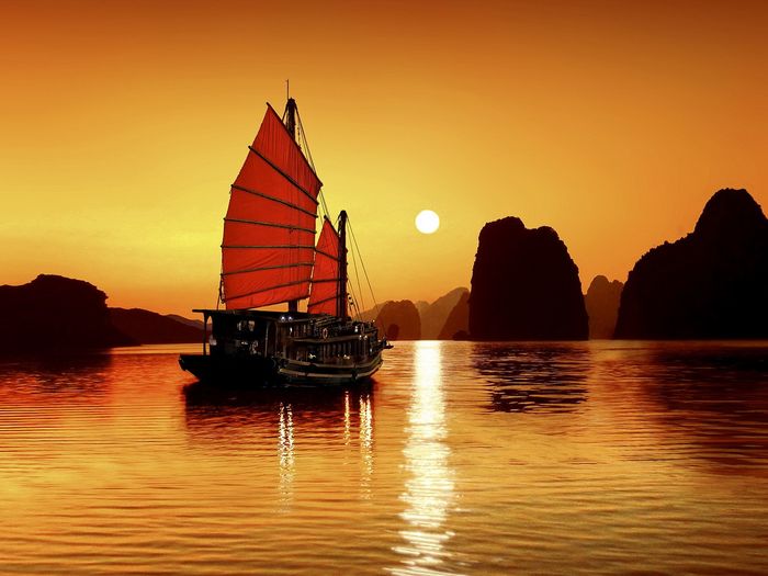 Vẻ đẹp mê hoặc bất kì du khách nào của Hạ long
