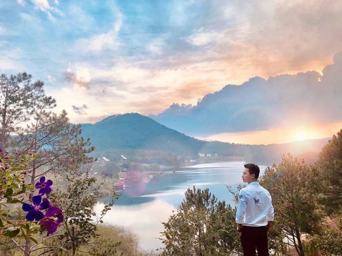 thoi-tiet-da-lat-thang-1-ban-ngay-nang-nhe-co-chut-suong-mo