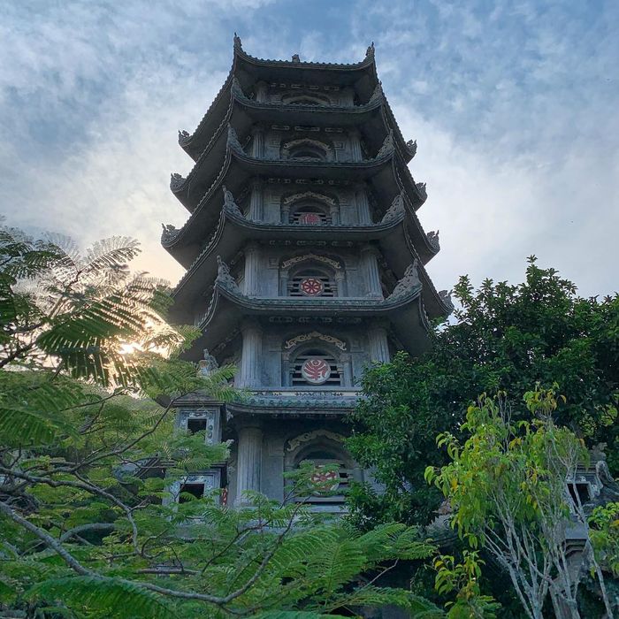 Ngọn tháp trên núi Ngũ Hành Sơn