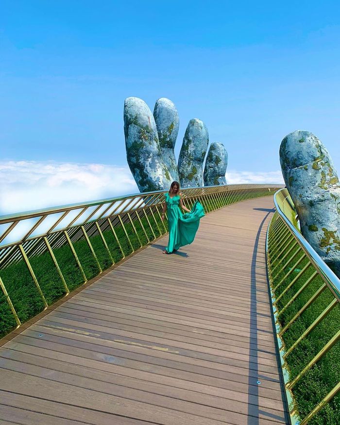 Cầu vàng trên đỉnh Bà Nà nổi tiếng