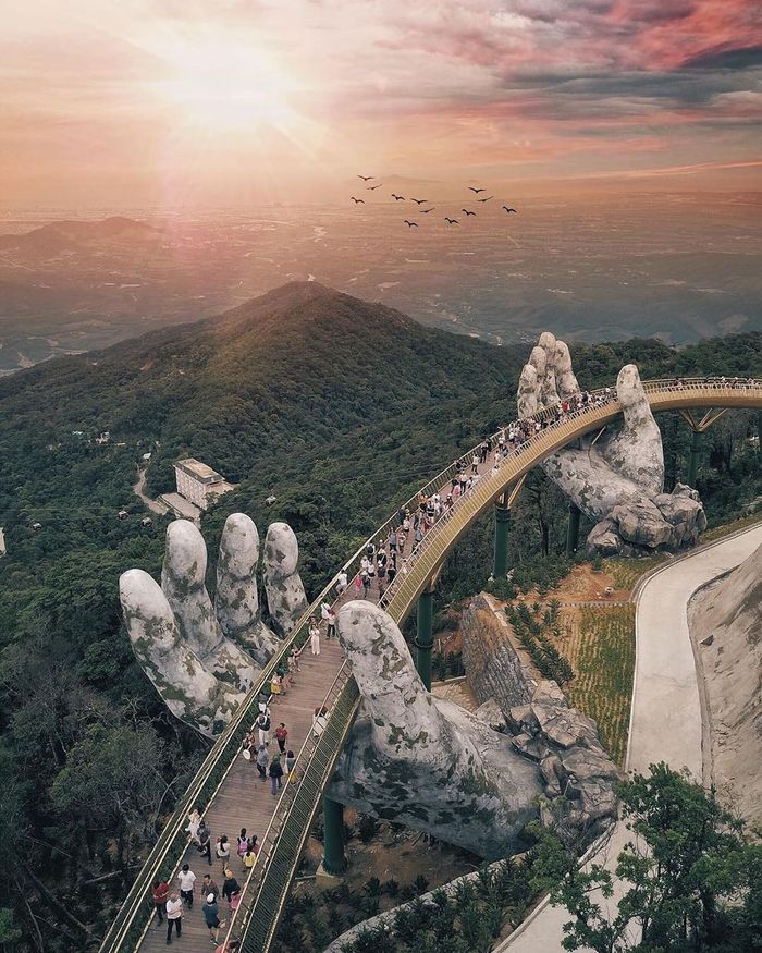Thời tiết Đà Nẵng tháng 2 tham quan Cầu Vàng