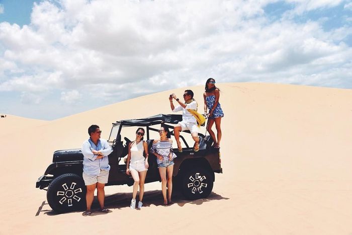 Trải nghiệm đi xe jeep ở Bàu Trắng