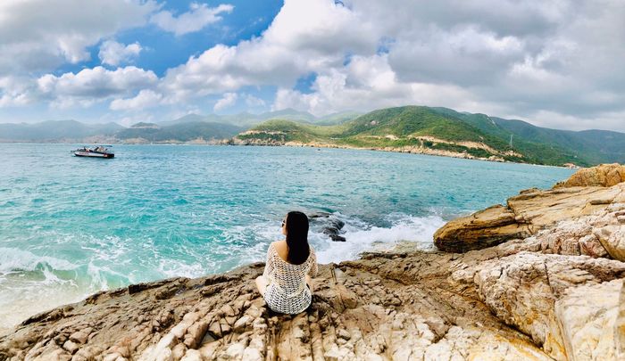 Khung cảnh biển Bình Hưng trong lành, xinh đẹp