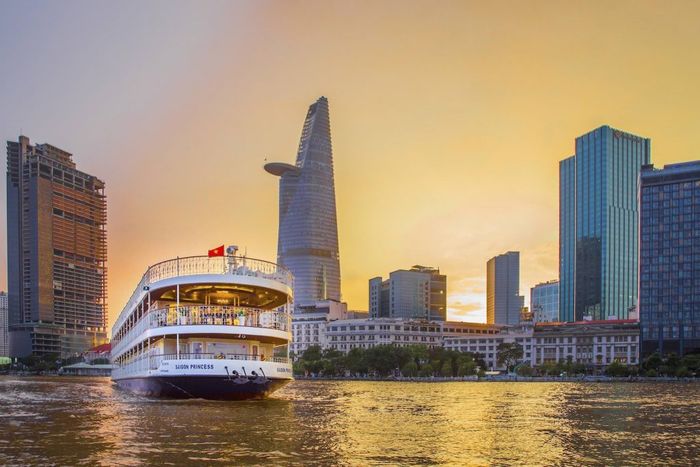 an-toi-tren-du-thuyen