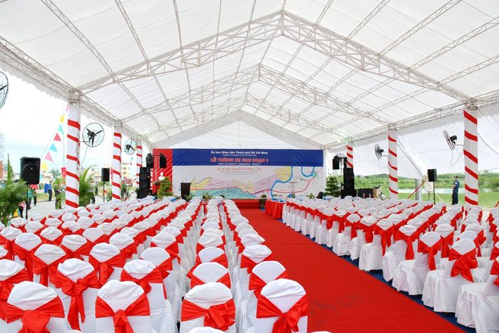 buoi-le-them-phan-trang-trong-chuyen-nghiep-khi-thue-trang-tri-su-kien
