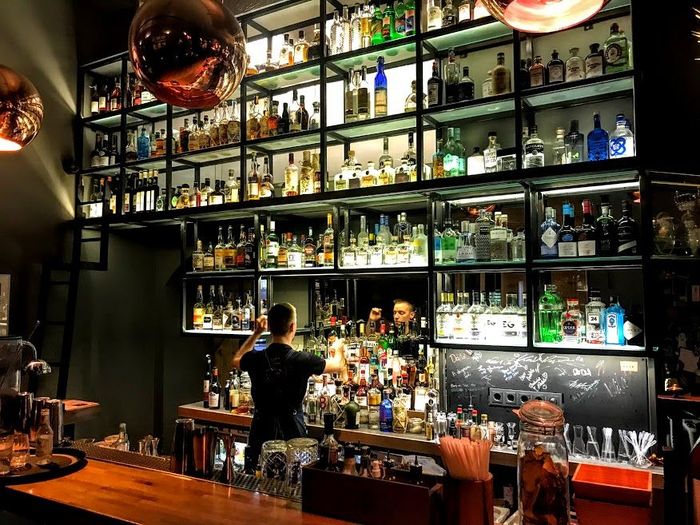 valentine-di-dau-spirit-bar