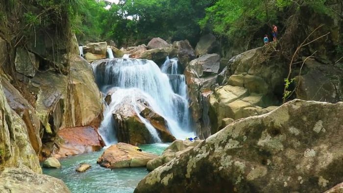 Review suối Ba Hồ